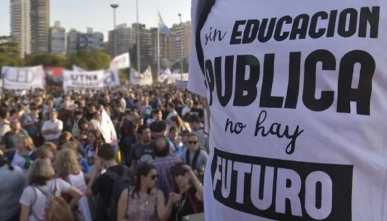 Protesta regional contra el ajuste a universidades públicas: Marcha del 23 de abril