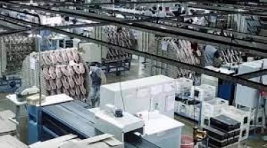Masivos despidos en una fábrica de calzado por no poder importar insumos