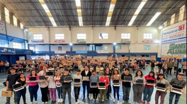 El Plan Conectar Igualdad sigue entregando netbooks a  estudiantes del Partido de La Costa