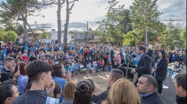 Inauguración de dos nuevos establecimientos educativos en La Costa con la presencia de Axel Kicillof