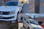 Roban dos vehículos de la puerta de una concesionaria