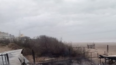 Incendio destruye parte del balneario AMGAA Beach en Mar de Ajó y creen que fue intencional