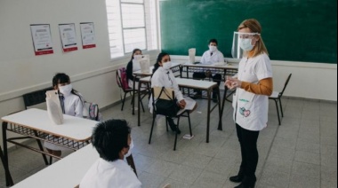 El Gobierno anunció la extensión del distanciamiento social y autorizó las clases presenciales