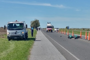 Grave accidente en la ruta interbalnearia: un motociclista embistió a un camión