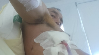 Plomero apuñalado al resistir un robo pide ayuda para sobrellevar su recuperación