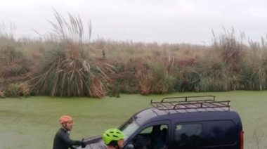 Ruta 11: una Kangoo despistó y cayó a un zanjón en Santa Teresita