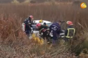 Susto en la Ruta 11: un auto despistó y cayó a un zanjón en Aguas Verdes