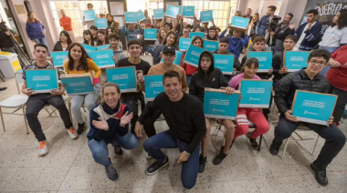Arrancó la primera etapa del Programa con la entrega de 315 computadoras en escuelas secundarias