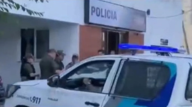 Un micro perdió aceite en la Ruta 11 y generó un operativo de emergencia