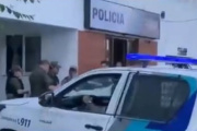 Un micro perdió aceite en la Ruta 11 y generó un operativo de emergencia
