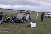 Mujer resulta herida tras volcar su auto en la Ruta 11, cerca de Nueva Atlantis