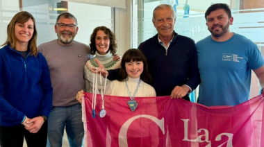 Clara Lagos, campeona nacional de natación paralímpica, fue recibida por el intendente Juan de Jesú