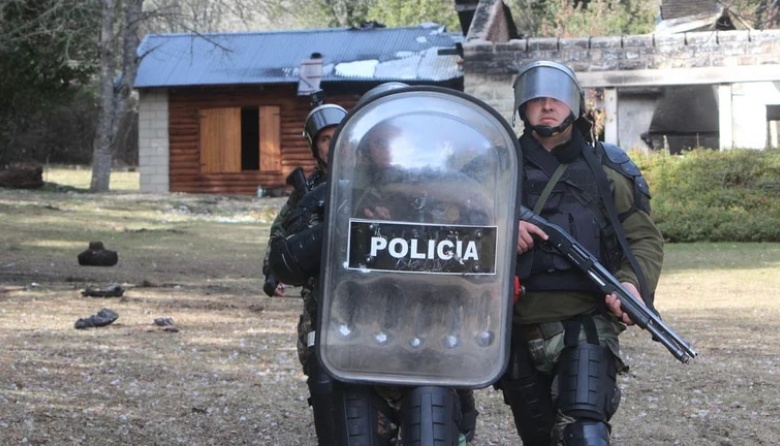 Crece la tensión en Villa Mascardi: la Policía fue a un terreno tomado, pero los mapuches se resisten a dejar el lugar