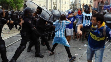 Responsabilizaron a la policía de la Ciudad por la represión en la despedida de Diego