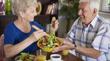 Personas mayores: una alimentación saludable para enfrentar al coronavirus