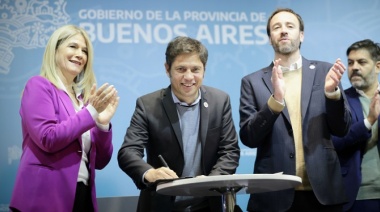 Kicillof formalizó la transferencia de $37.549 millones para los 135 municipios bonaerenses