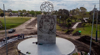 "El más grande al más grande": el monumento dedicado a Diego en Santa Clara del Mar