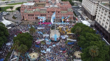 Un festejo a Plaza llena por los 38 años de la democracia argentina