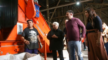 Daniela Vilar entregó maquinarias y herramientas para la gestión de residuos sólidos y urbanos