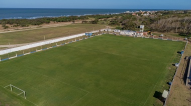 En abril comienza el campeonato de fútbol y los clubes se esmeran por tener el mejor césped