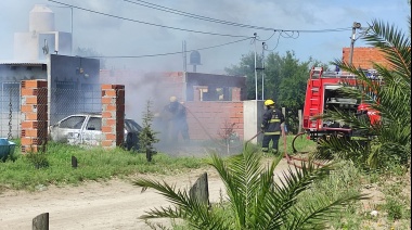 San Clemente del Tuyú: Se prendió fuego un automóvil dentro de un domicilio