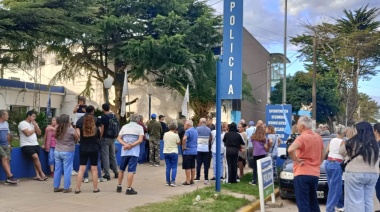 Vecinos de San Clemente del Tuyú se manifestaron por la inseguridad y fueron recibidos en la comisaría