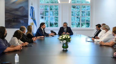 El Gobierno acordó con los docentes un aumento salarial escalonado del 34,55%