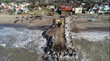 Visita del Intendente y funcionarios provinciales: avanza la obra de protección contra la erosión costera en Las Toninas