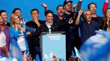 "Emociona ver el respaldo y el acompañamiento del pueblo": Kicillof celebró su reelección en la Provincia