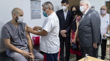 Arrancó la segunda etapa de vacunación y Ginés dijo que el país "se aseguró 51 millones de dosis"
