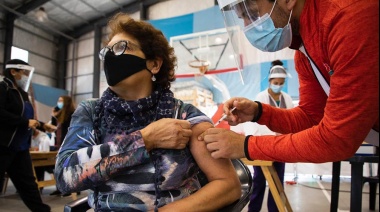 Los mayores de 70 años ya pueden vacunarse sin inscripción previa en provincia de Buenos Aires