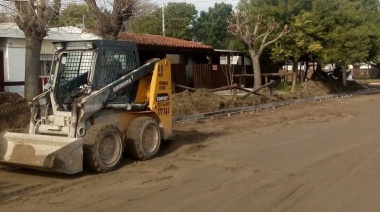 Avanzan los trabajos de nivelación para la pavimentación de la Avenida Naval