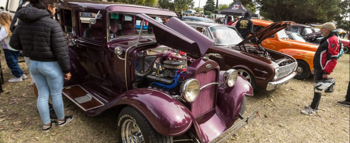 San Clemente y Santa Teresita reunieron a fanáticos en encuentros de autos clásicos