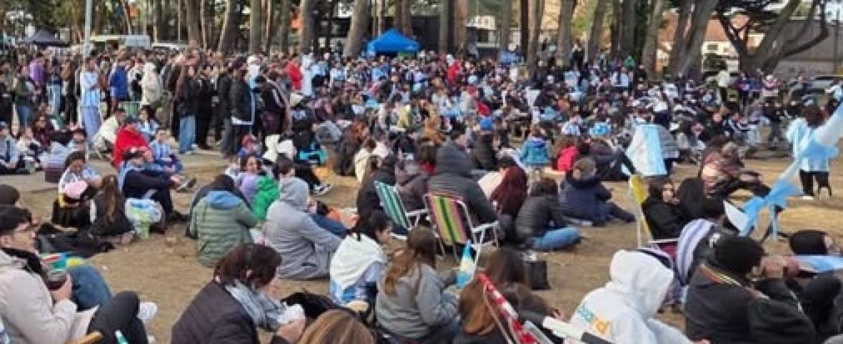 La Plaza de la Familia vuelve a vibrar con un nuevo Fan Fest para alentar a la Selección