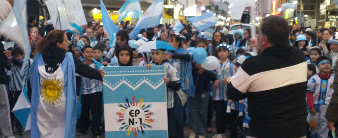 San Clemente del Tuyú volvió a demostrar la fuerza de su comunidad con un multitudinario desfile institucional