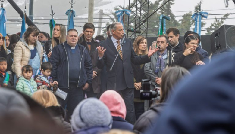 Juan de Jesús convocó a defender la educación, el trabajo y la democracia en el Día de la Independencia