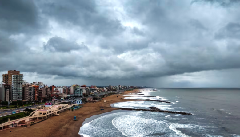 Hallan a mujer fallecida en la playa pública Luna Azul de Mar del Plata 