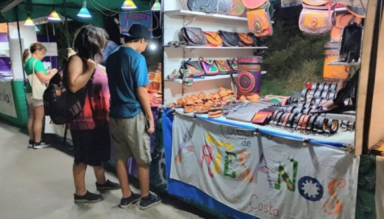 Las ferias artesanales, un clásico del verano que recorre todo el Partido de La Costa