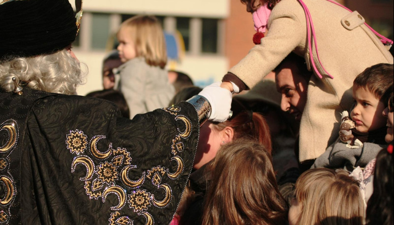 Acompañados por los Bomberos Voluntarios, los Reyes Magos recorrieron Santa Teresita