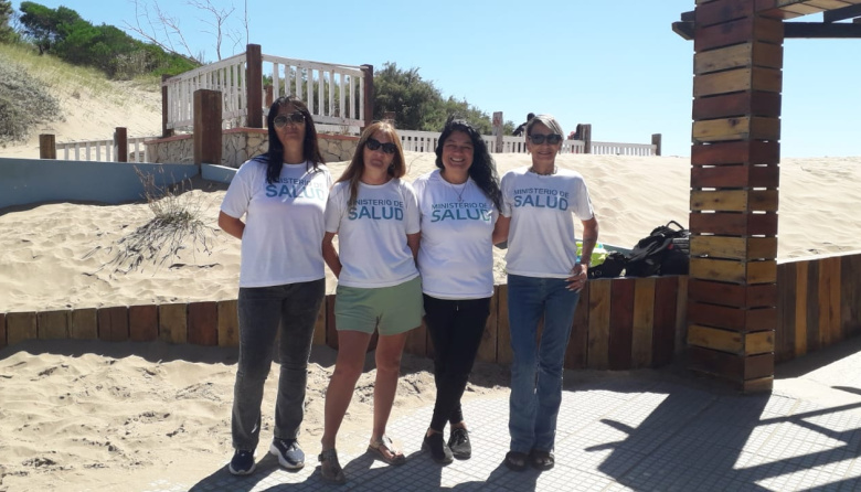Promotores de Salud recorren las playas del Partido de la Costa para concientizar y cuidar a vecinos y turistas