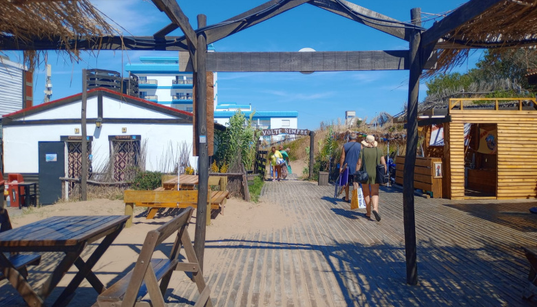 Costa Maluco lanza promo exclusiva para residentes con crédito gastronómico y alquileres accesibles