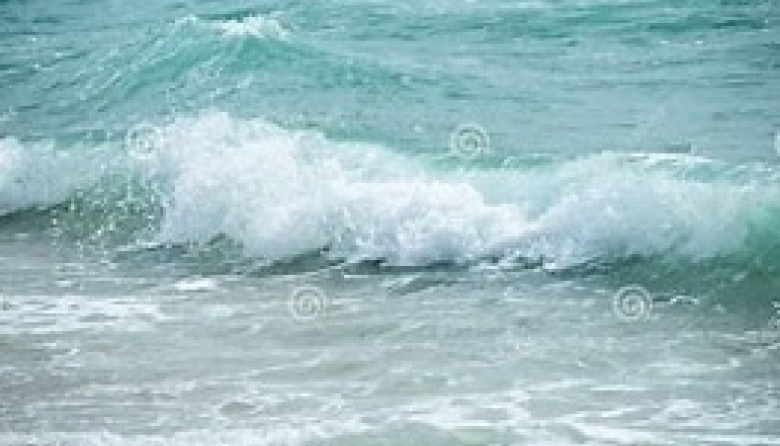 Rescataron a dos personas arrastradas por una corriente de retorno en Mar de Ajó