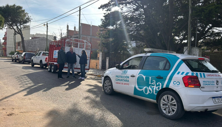 Volcó una camioneta en la rotonda de Ruta 11 en Mar de Ajó y el conductor resultó ileso