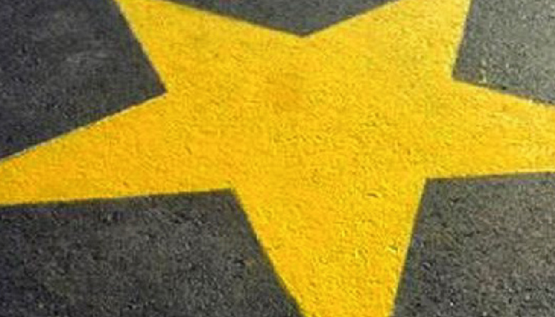 Colocaron una estrella amarilla en la Ruta 11 en homenaje al bombero Giuliano Campeglia