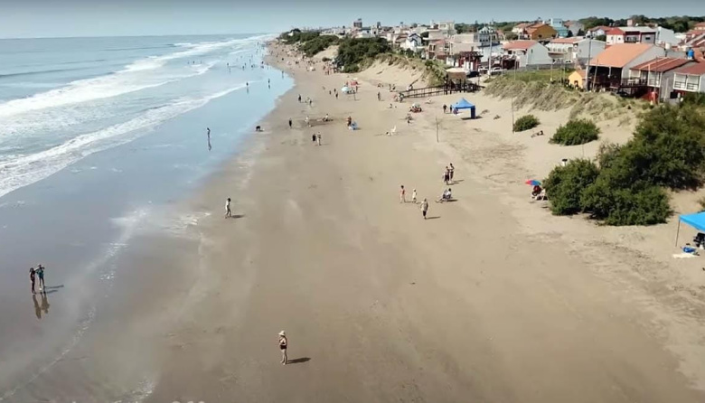 Avanzan trabajos de contención en la costanera de Las Toninas