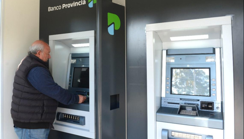 Jubilado de 76 años estafado en General Madariaga: le robaron 7.500 dólares con un sitio falso del Banco Provincia