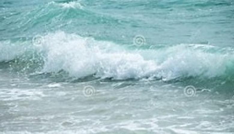 Rescataron a dos personas arrastradas por una corriente de retorno en Mar de Ajó