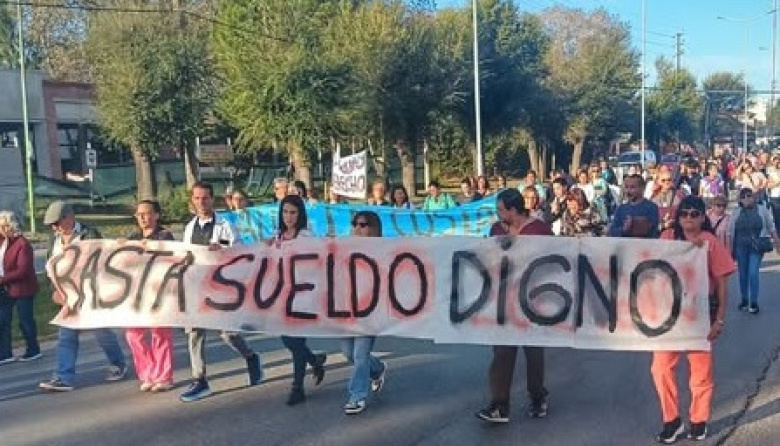 Trabajadores de la salud marcharon en Mar de Ajó por mejoras salariales