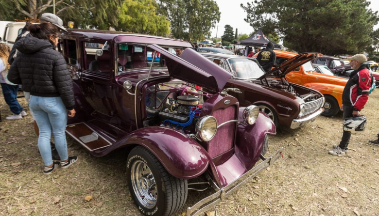 San Clemente y Santa Teresita reunieron a fanáticos en encuentros de autos clásicos