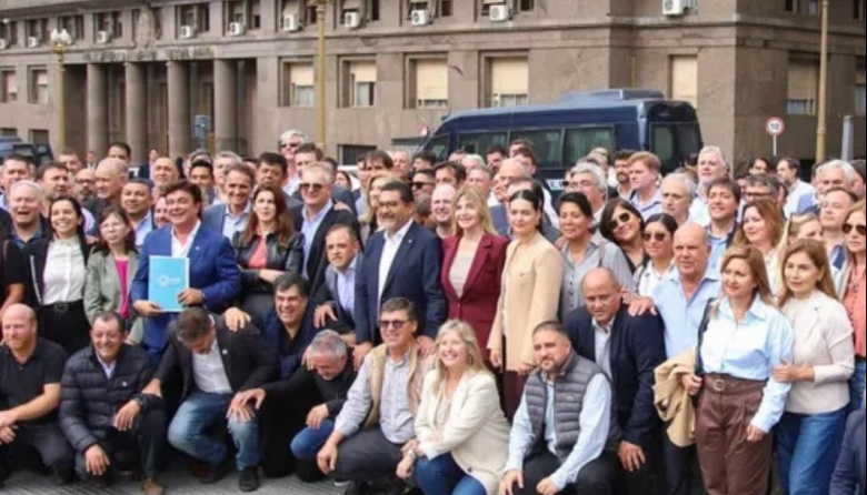 Intendentes marcharon a Economía y escalaron el reclamo por fondos y obras